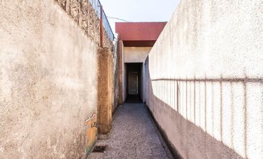 CASA DE 3 AMB CON LOCAL Y COCHERA - LANÚS