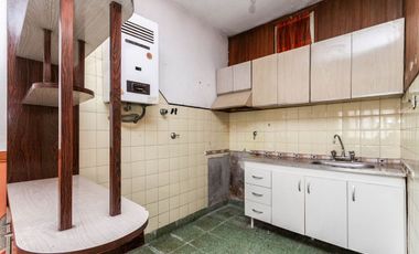 CASA DE 3 AMB CON LOCAL Y COCHERA - LANÚS