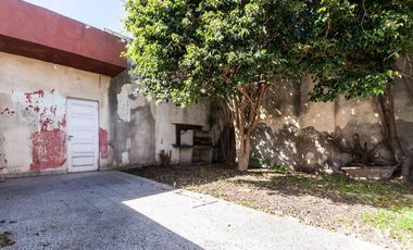 CASA DE 3 AMB CON LOCAL Y COCHERA - LANÚS