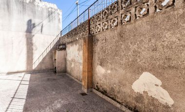 CASA DE 3 AMB CON LOCAL Y COCHERA - LANÚS