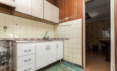 CASA DE 3 AMB CON LOCAL Y COCHERA - LANÚS