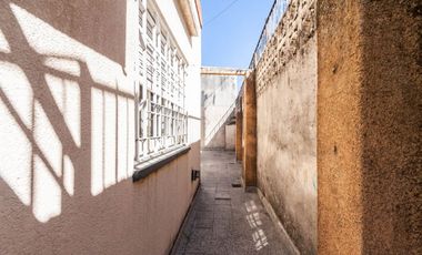 CASA DE 3 AMB CON LOCAL Y COCHERA - LANÚS