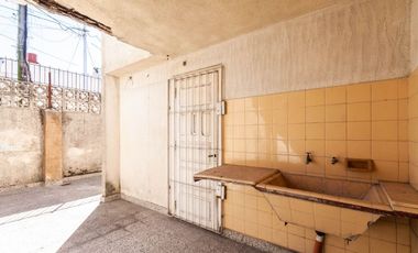 CASA DE 3 AMB CON LOCAL Y COCHERA - LANÚS