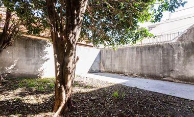 CASA DE 3 AMB CON LOCAL Y COCHERA - LANÚS