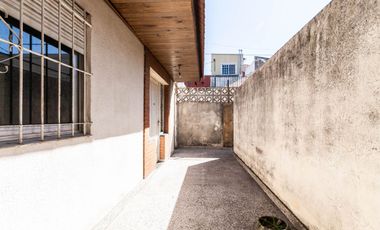 CASA DE 3 AMB CON LOCAL Y COCHERA - LANÚS