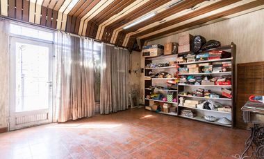 CASA DE 3 AMB CON LOCAL Y COCHERA - LANÚS