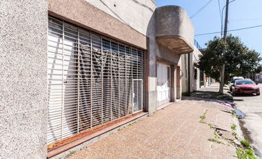 CASA DE 3 AMB CON LOCAL Y COCHERA - LANÚS