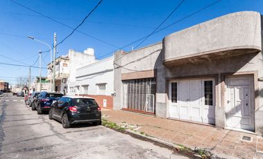 CASA DE 3 AMB CON LOCAL Y COCHERA - LANÚS