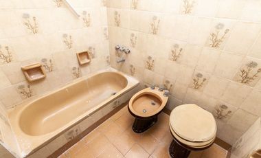 CASA DE 3 AMB CON LOCAL Y COCHERA - LANÚS