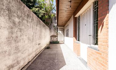 CASA DE 3 AMB CON LOCAL Y COCHERA - LANÚS
