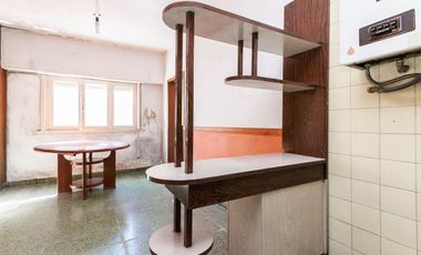 CASA DE 3 AMB CON LOCAL Y COCHERA - LANÚS