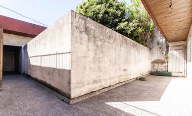 CASA DE 3 AMB CON LOCAL Y COCHERA - LANÚS