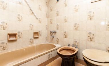 CASA DE 3 AMB CON LOCAL Y COCHERA - LANÚS