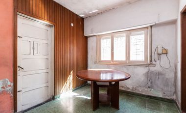 CASA DE 3 AMB CON LOCAL Y COCHERA - LANÚS