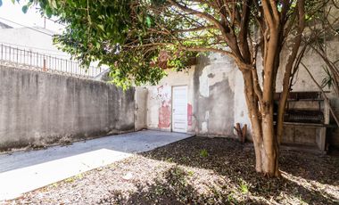 CASA DE 3 AMB CON LOCAL Y COCHERA - LANÚS