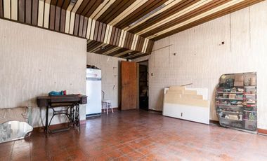 CASA DE 3 AMB CON LOCAL Y COCHERA - LANÚS