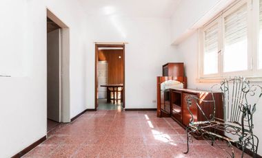 CASA DE 3 AMB CON LOCAL Y COCHERA - LANÚS