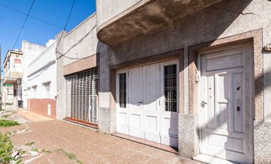 CASA DE 3 AMB CON LOCAL Y COCHERA - LANÚS