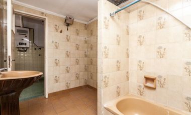 CASA DE 3 AMB CON LOCAL Y COCHERA - LANÚS