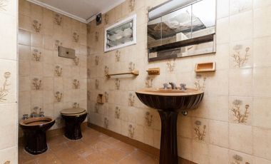 CASA DE 3 AMB CON LOCAL Y COCHERA - LANÚS