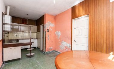 CASA DE 3 AMB CON LOCAL Y COCHERA - LANÚS