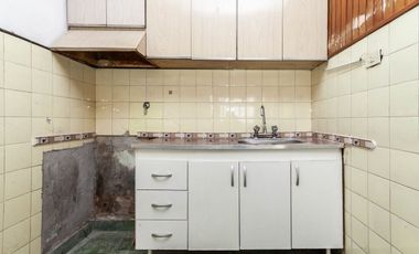 CASA DE 3 AMB CON LOCAL Y COCHERA - LANÚS