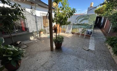 Venta de PH 4 ambientes con patio en Villa Dominico
