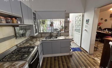 Venta de PH 4 ambientes con patio en Villa Dominico