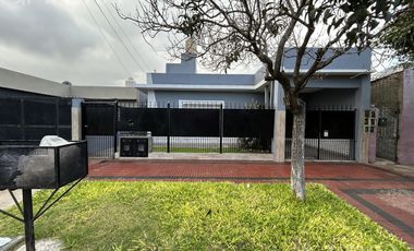 Venta de PH 4 ambientes con patio en Villa Dominico