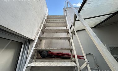 Venta de PH 4 ambientes con patio en Villa Dominico