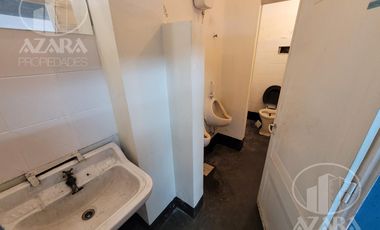 Local industrial con patio, depósito y entrepiso