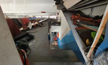 Local industrial con patio, depósito y entrepiso