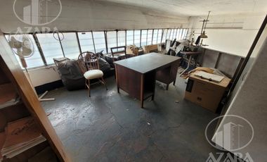 Local industrial con patio, depósito y entrepiso