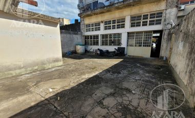 Local industrial con patio, depósito y entrepiso