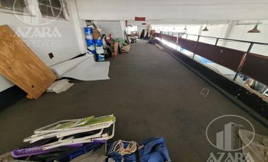 Local industrial con patio, depósito y entrepiso