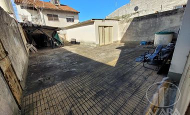 Local industrial con patio, depósito y entrepiso