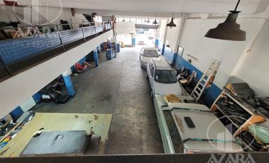 Local industrial con patio, depósito y entrepiso