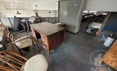 Local industrial con patio, depósito y entrepiso