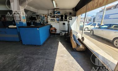 Local industrial con patio, depósito y entrepiso