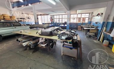 Local industrial con patio, depósito y entrepiso