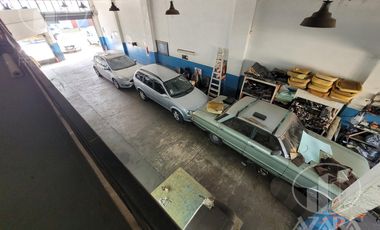 Local industrial con patio, depósito y entrepiso