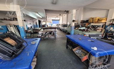 Local industrial con patio, depósito y entrepiso