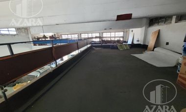 Local industrial con patio, depósito y entrepiso