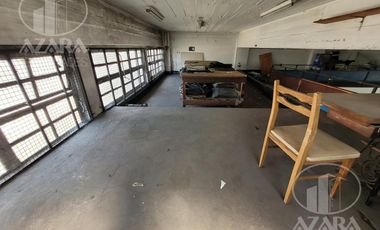 Local industrial con patio, depósito y entrepiso