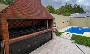 CASA  4 AMB C/ PILETA - BARRIO MIRASOLES DE MONTE GRANDE