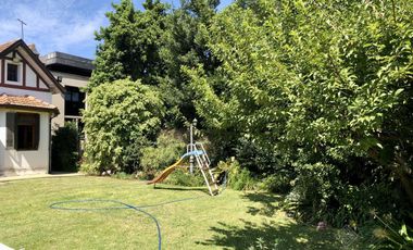 Excepcional Chalet de Estilo sobre lote doble - Venta Directa!!