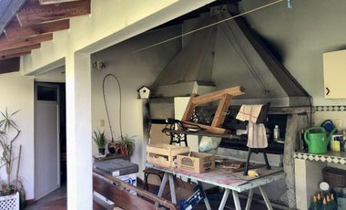 Excepcional Chalet de Estilo sobre lote doble - Venta Directa!!