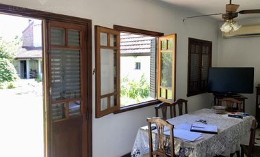 Excepcional Chalet de Estilo sobre lote doble - Venta Directa!!