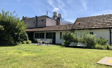 Excepcional Chalet de Estilo sobre lote doble - Venta Directa!!