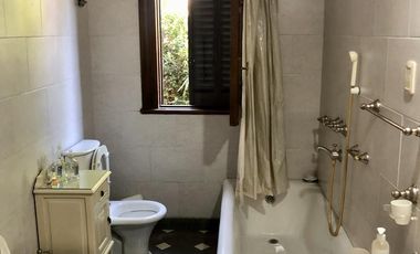 Excepcional Chalet de Estilo sobre lote doble - Venta Directa!!